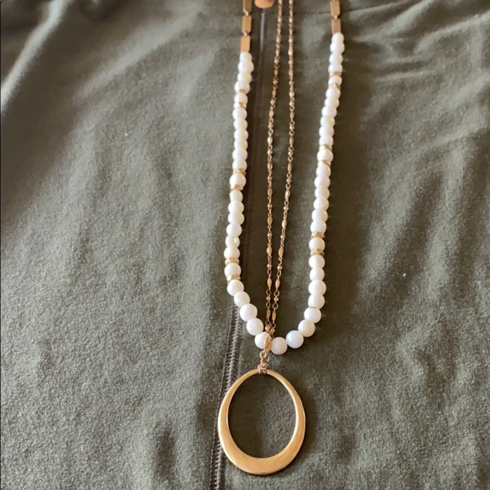 Beautiful gold beaded Stella & Dot necklace